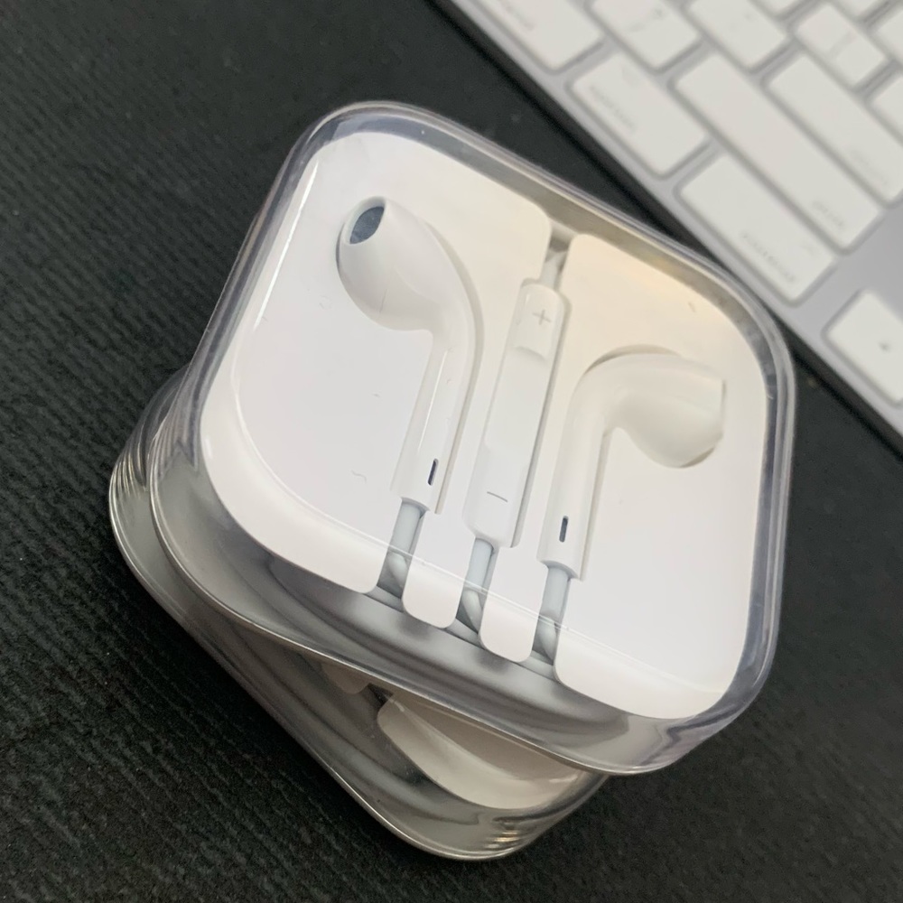 EarPods with Lightning Connector—2 pairs